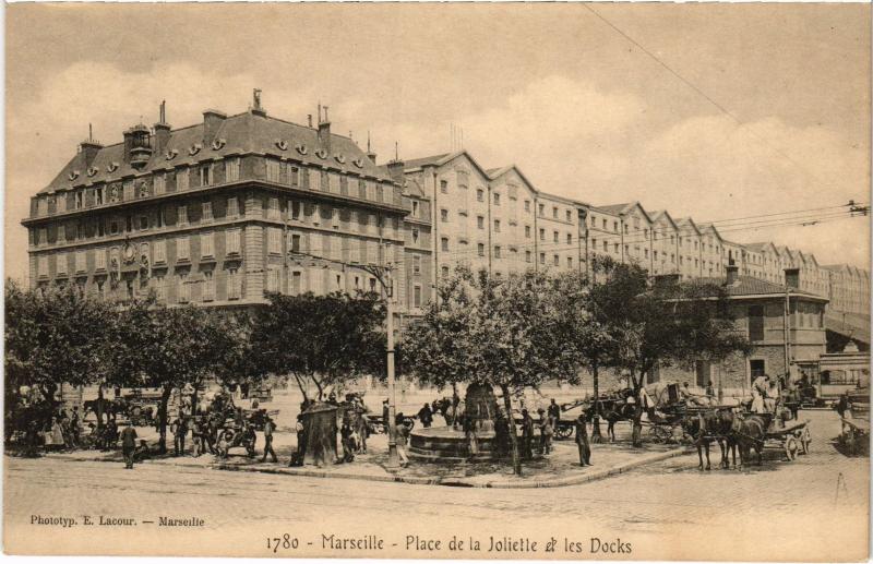 Carte postale ancienne Marseille Place de la Joliette er les docks à Marseille