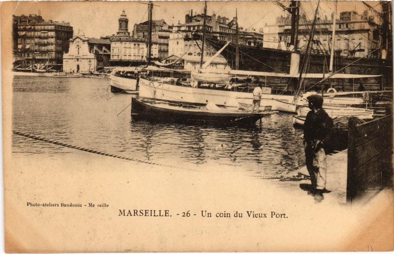 Carte postale ancienne Marseille un coin du port à Marseille