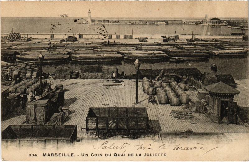 Carte postale ancienne Marseille un coin du quai de la Joliette à Marseille