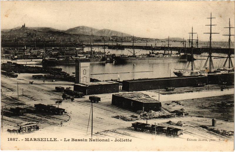 Carte postale ancienne Marseille Bassins de la Joliette à Marseille