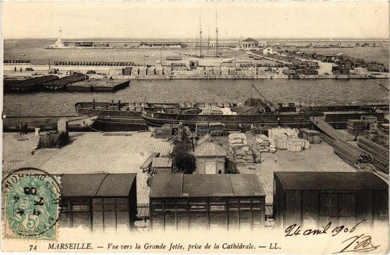 Carte postale ancienne Marseille vue vers la Grande Jetee à Marseille
