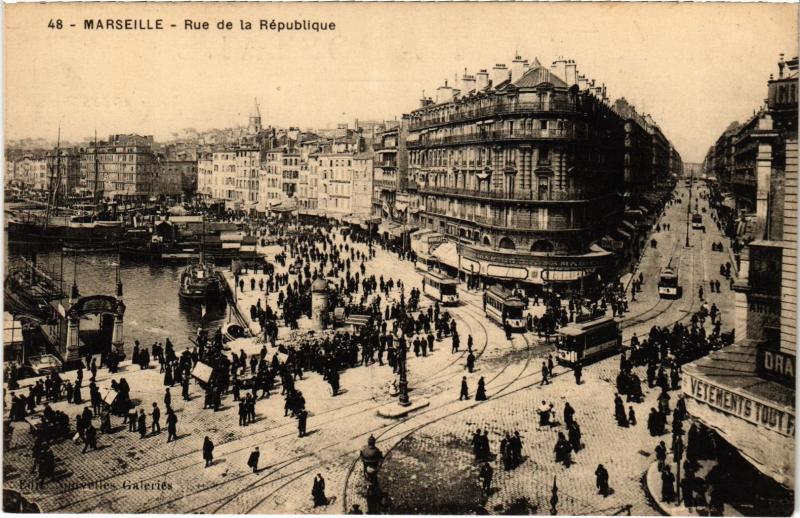 Carte postale ancienne Marseille Rue de la Republique à Marseille
