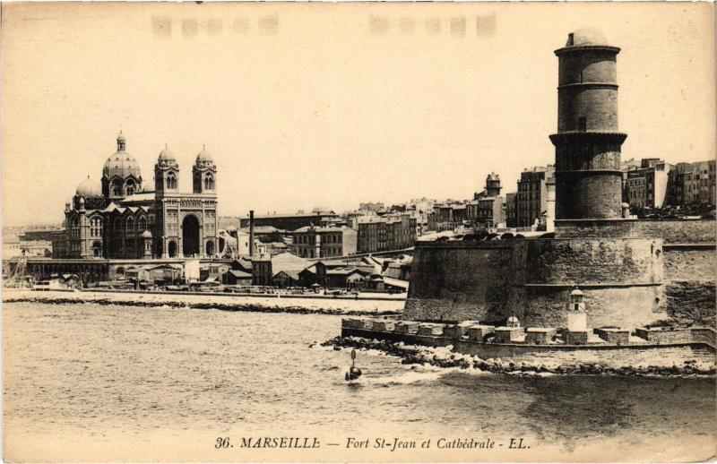 Carte postale ancienne Marseille Fort Saint-Jean et Cathedrale à Marseille