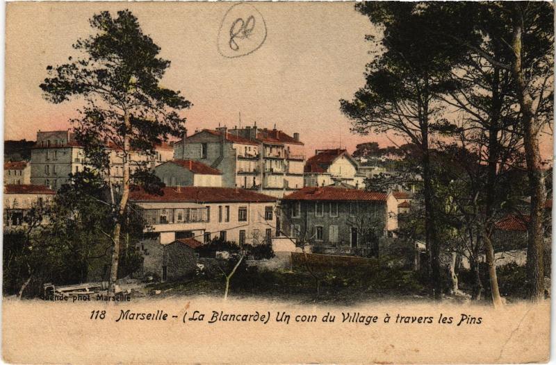 Carte postale ancienne Marseille un coin du village à Marseille