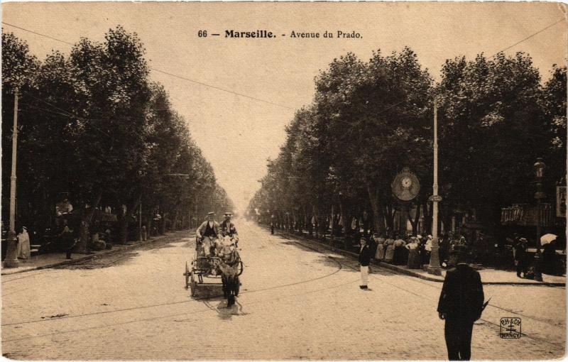 Carte postale ancienne Marseille Avenue du Prado à Marseille