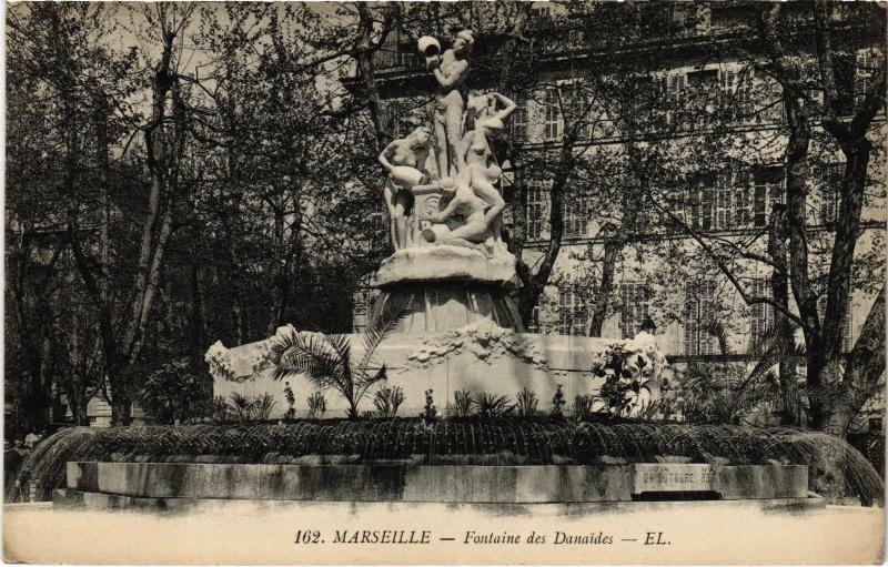 Carte postale ancienne Marseille Fontaine des Danaides à Marseille