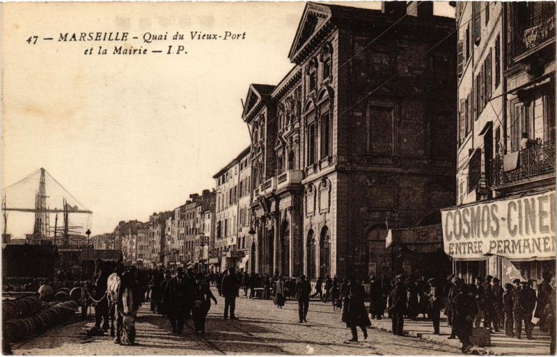 Carte postale ancienne Marseille Quai du Vieux port et la Mairie à Marseille