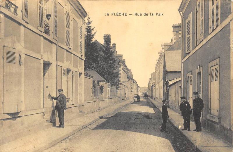 Carte postale ancienne La Fleche - Rue De La Paix à La Flèche