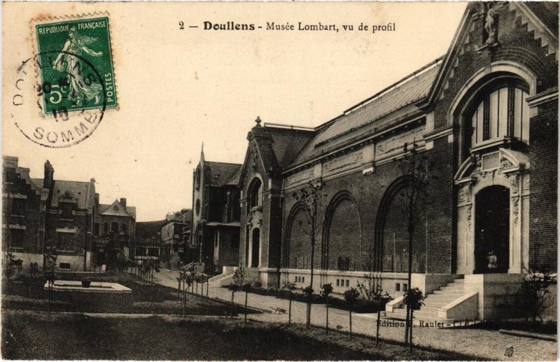Carte postale ancienne Doullens Musee Lombart à Doullens