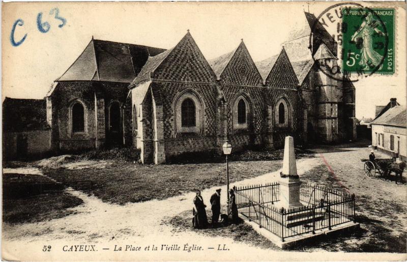 Carte postale ancienne Cayeux la Place et la vieille eglise