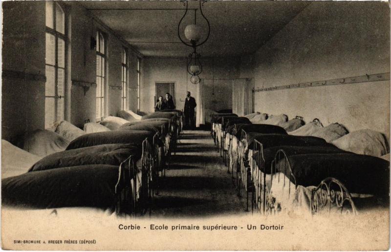 Carte postale ancienne Corbie Ecole primaire superieure un dortoir à Corbie