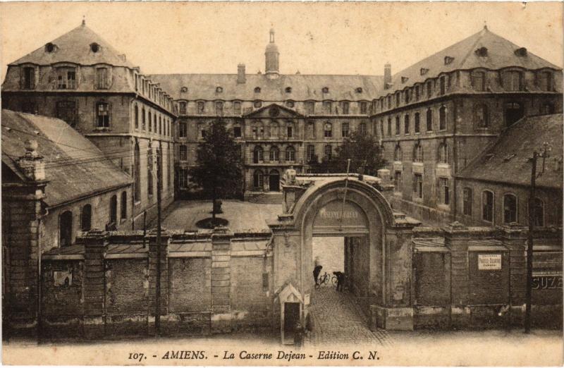 Carte postale ancienne Amiens Caserne Dejean à Amiens