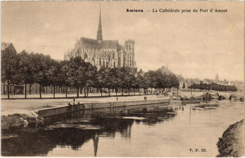 Carte postale ancienne Amiens la cathedrale à Amiens