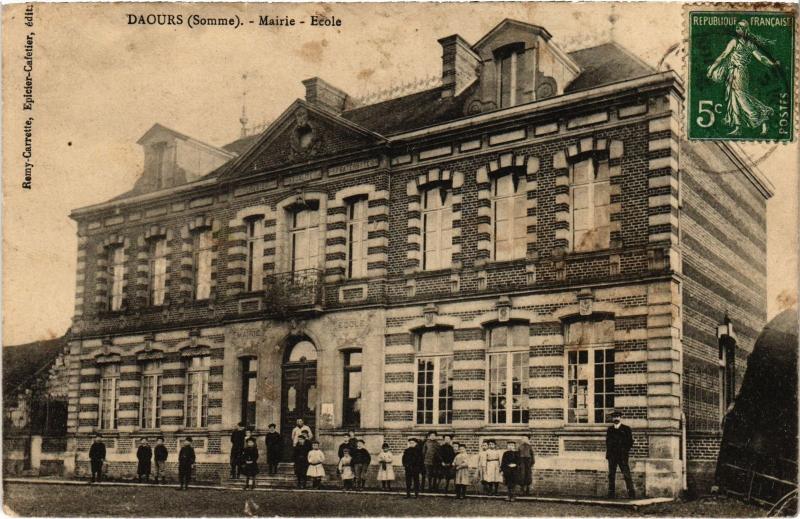 Carte postale ancienne Daours la Mairie à Daours