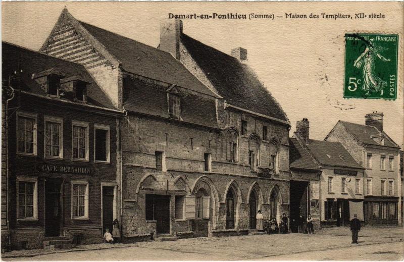 Carte postale ancienne Domart en Ponthieu Maison des Templiers à Domart-en-Ponthieu