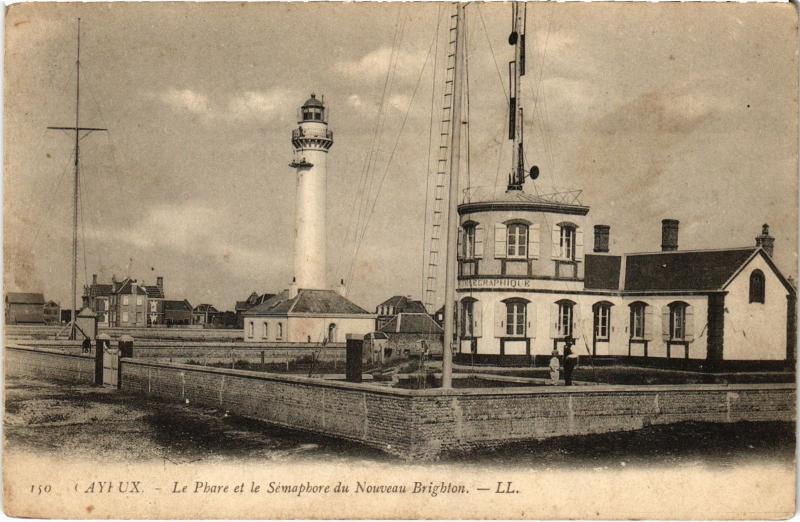 Carte postale ancienne Cayeux Phare et Semaphore