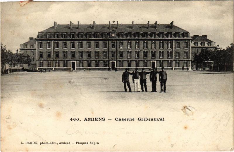 Carte postale ancienne Amiens Caserne Gribeauval à Amiens