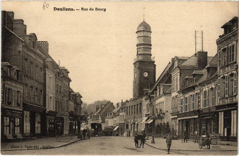 Carte postale ancienne Doullens Rue du Bourg à Doullens