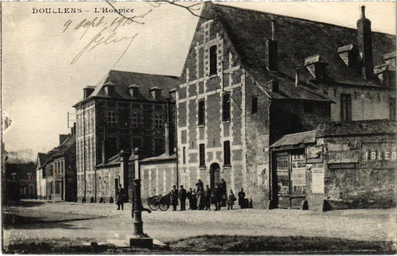 Carte postale ancienne Doullens Hospice à Doullens