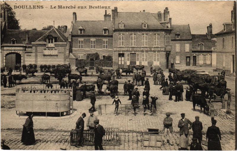 Carte postale ancienne Doullens Marche aux Bestiaux à Doullens