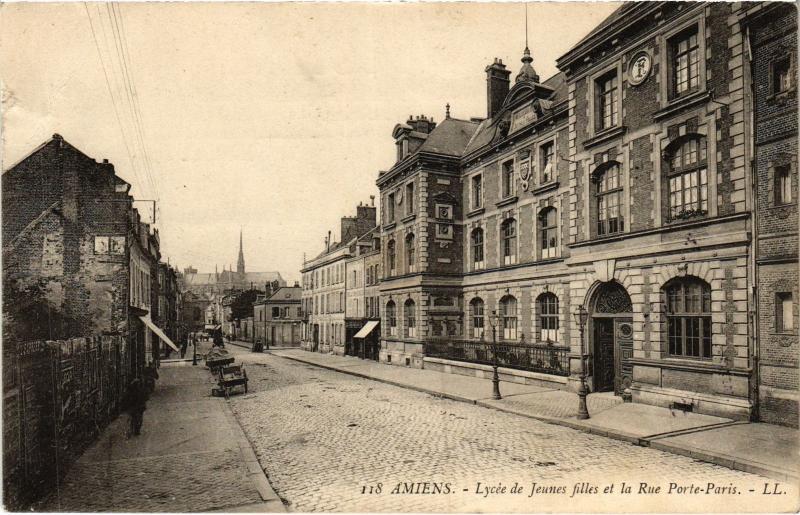 Carte postale ancienne Amiens Lycee de Jeunes filles et Rue Porte Paris à Amiens
