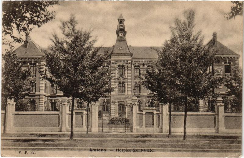 Carte postale ancienne Amiens Hospice Saint-Victor à Amiens