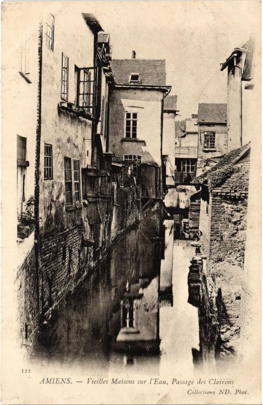 Carte postale ancienne Amiens Maison sur l'eau à Amiens