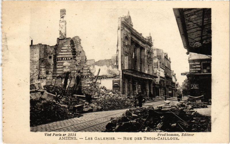 Carte postale ancienne Amiens les Galeries Rue des Trois Cailloux à Amiens