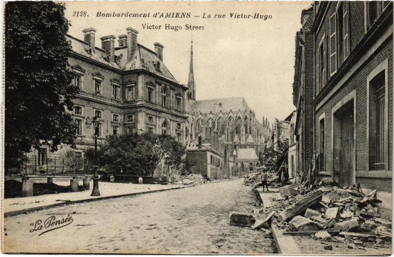 Carte postale ancienne Amiens Rue Victor Hugo à Amiens
