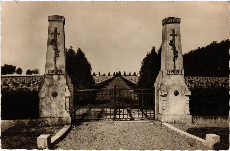 Carte postale ancienne Lihons Cimetiere Militaire à Lihons