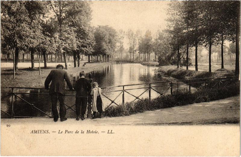 Carte postale ancienne Amiens Parc de la Hotoie à Amiens