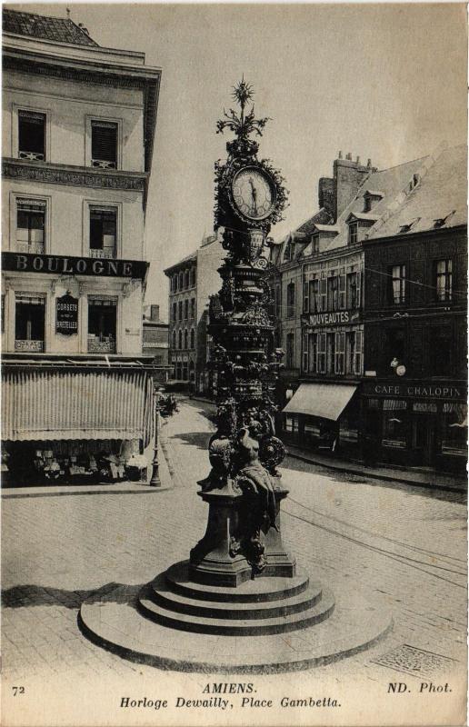 Carte postale ancienne Amiens Horloge Dewailly Place Gambetta à Amiens