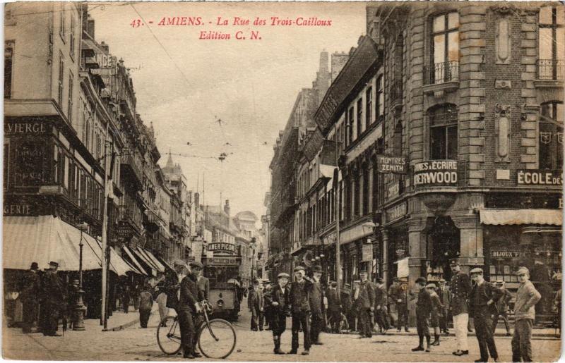 Carte postale ancienne Amiens Rue des Trois Cailloux à Amiens