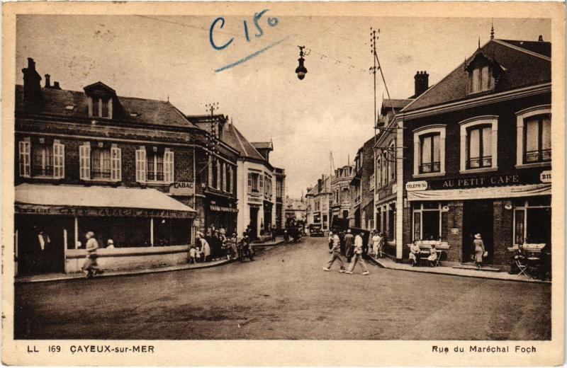 Carte postale ancienne Cayeux Rue du Marchel Foch