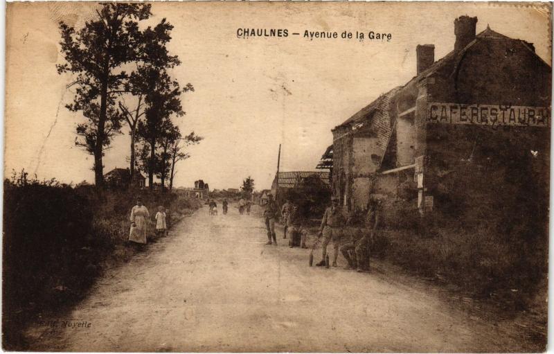Carte postale ancienne Chaulnes Avenue de la Gare à Chaulnes