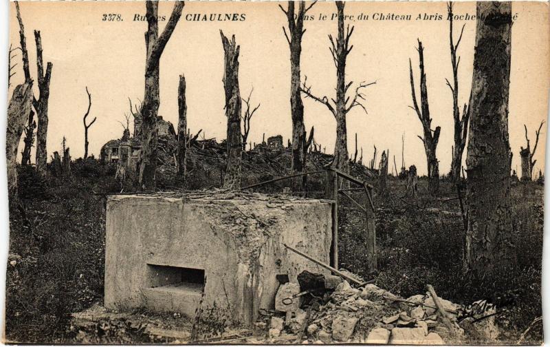 Carte postale ancienne Ruines de Chaulnes dans le parc du chateau à Chaulnes
