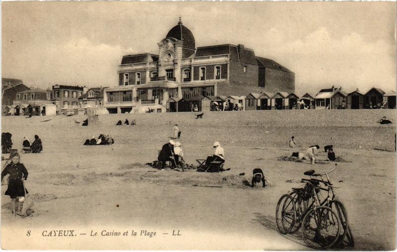 Carte postale ancienne Cayeux le casino et la plage