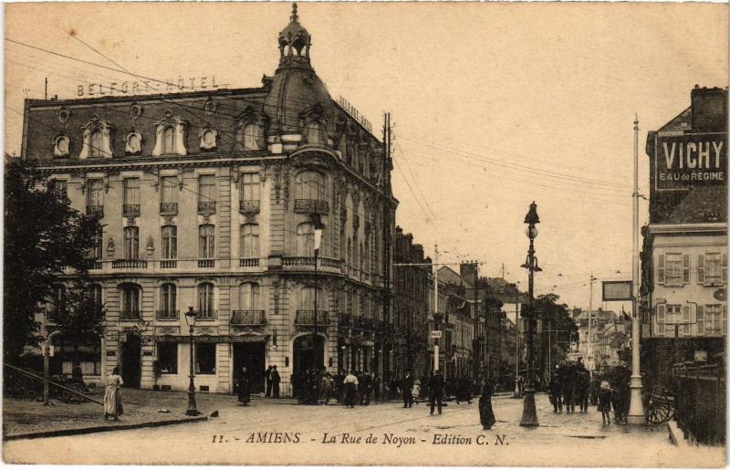 Carte postale ancienne Amiens Rue de Noyon à Amiens