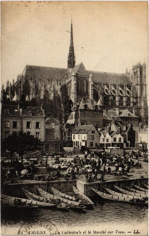 Carte postale ancienne Amiens la cathedrale et Marche sur l'eau à Amiens