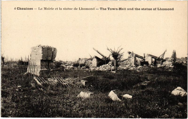 Carte postale ancienne Chaulnes la Mairie et Statue de Lhomond à Chaulnes