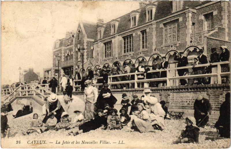 Carte postale ancienne Cayeux la jetee et les Nouvelles Villas
