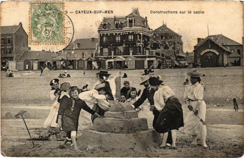 Carte postale ancienne Cayeux construction sur le sable