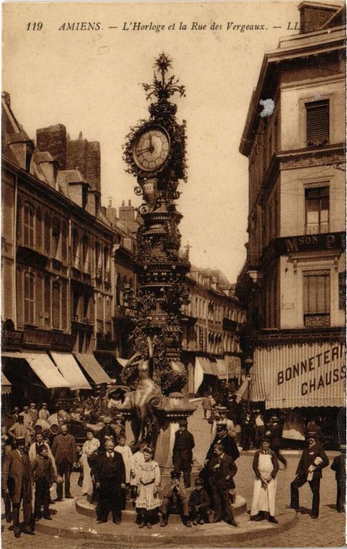 Carte postale ancienne Amiens Horloge et la Rue des Vergeux à Amiens
