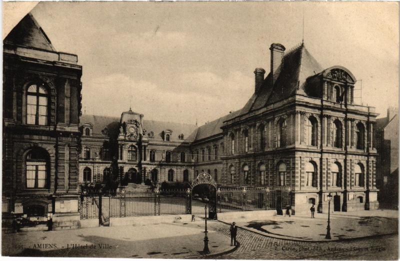 Carte postale ancienne Amiens Hotel de Ville à Amiens