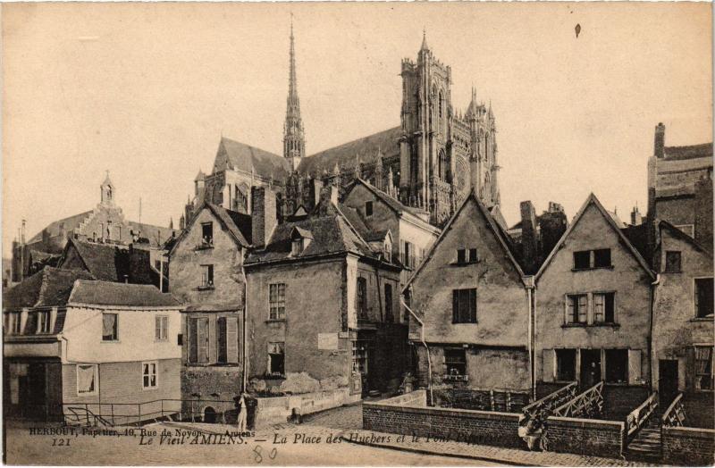 Carte postale ancienne Amiens Place des Huchers à Amiens