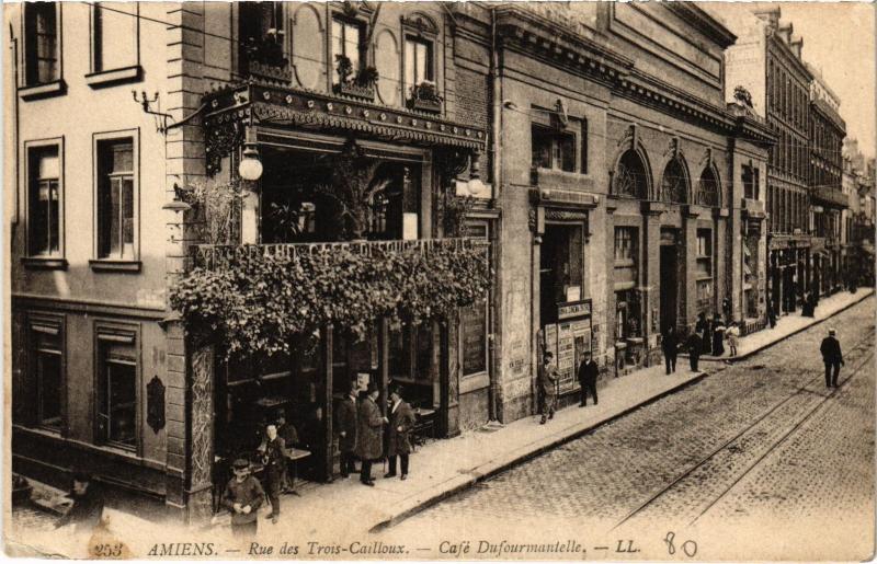 Carte postale ancienne Amiens Rue des Trois Cailloux à Amiens