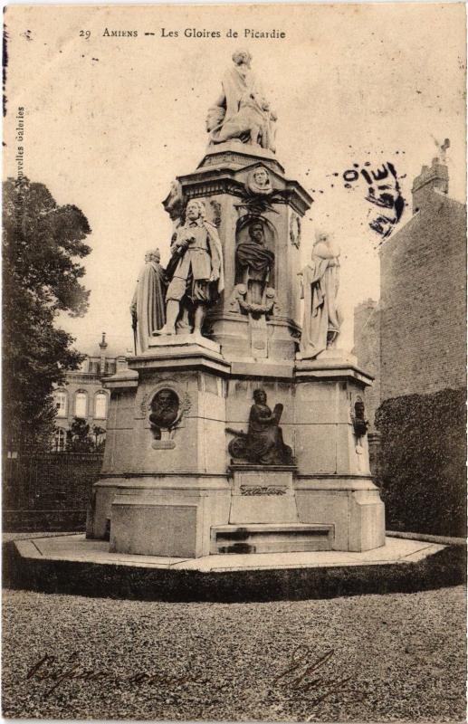 Carte postale ancienne Amiens les Gloires de Picardie à Amiens