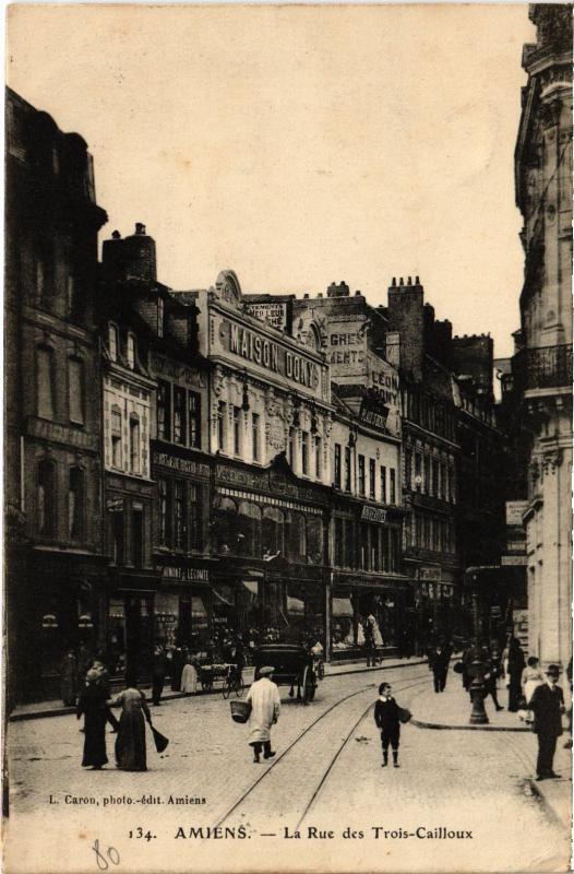 Carte postale ancienne Amiens Rue des Trois Cailloux à Amiens