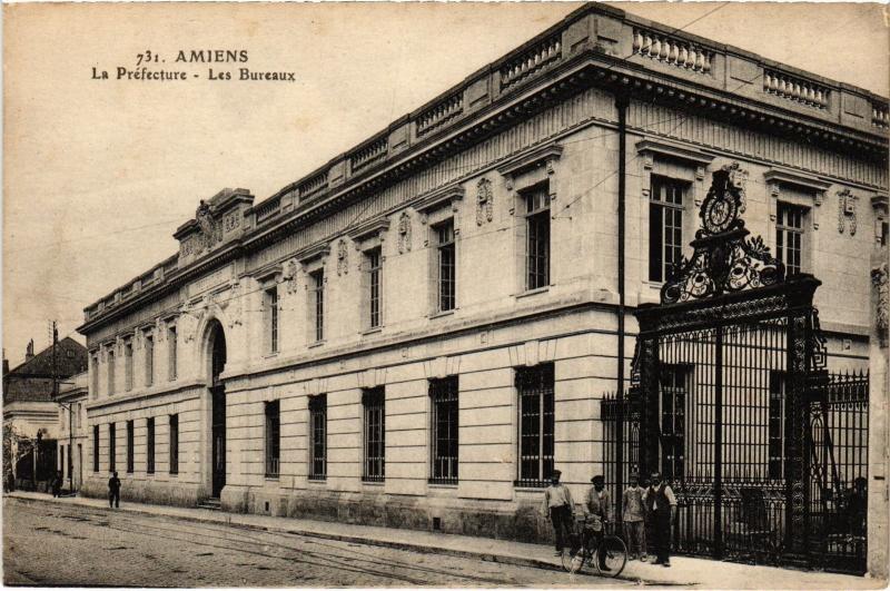 Carte postale ancienne Amiens la Prefecture les Bureaux à Amiens