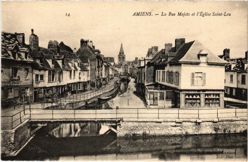 Carte postale ancienne Amiens Rue Majots Eglise Saint-Leu à Amiens